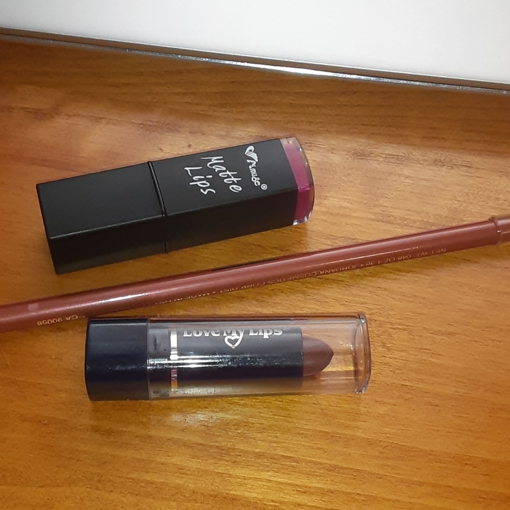 Lipstick - Picture 2 of 3